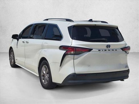Used 2021 Toyota Sienna XLE FWD image 7