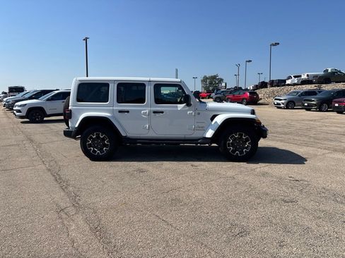 Used 2024 Jeep Wrangler Unlimited Sahara w/ Technology Group AWD/4WD image 6