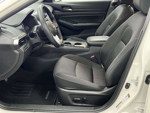 Used 2025 Nissan Altima 2.5 SV FWD image 14