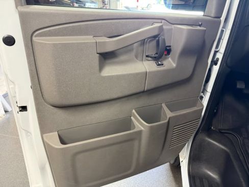 Used 2025 GMC Savana 3500 LT w/ LT Preferred Equipment Group RWD image 9