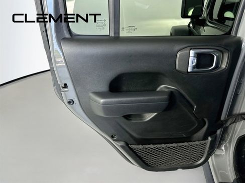Used 2022 Jeep Wrangler Unlimited Rubicon 4xe w/ Dual Top Group AWD/4WD image 29