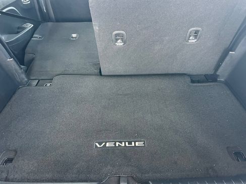 Used 2025 Hyundai Venue SE FWD image 12