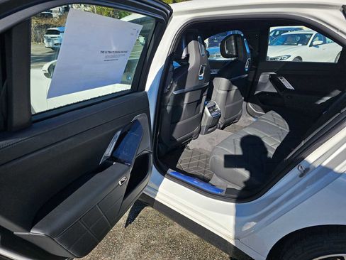 Used 2024 BMW i7 xDrive60 image 16