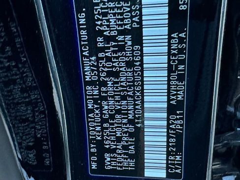 Used 2025 Toyota Camry LE image 27