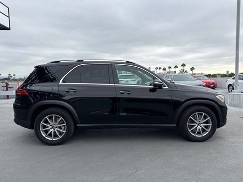 Used 2025 Mercedes-Benz GLE 450e 4MATIC image 4