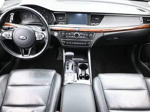 Used 2019 Kia Cadenza Premium image 12