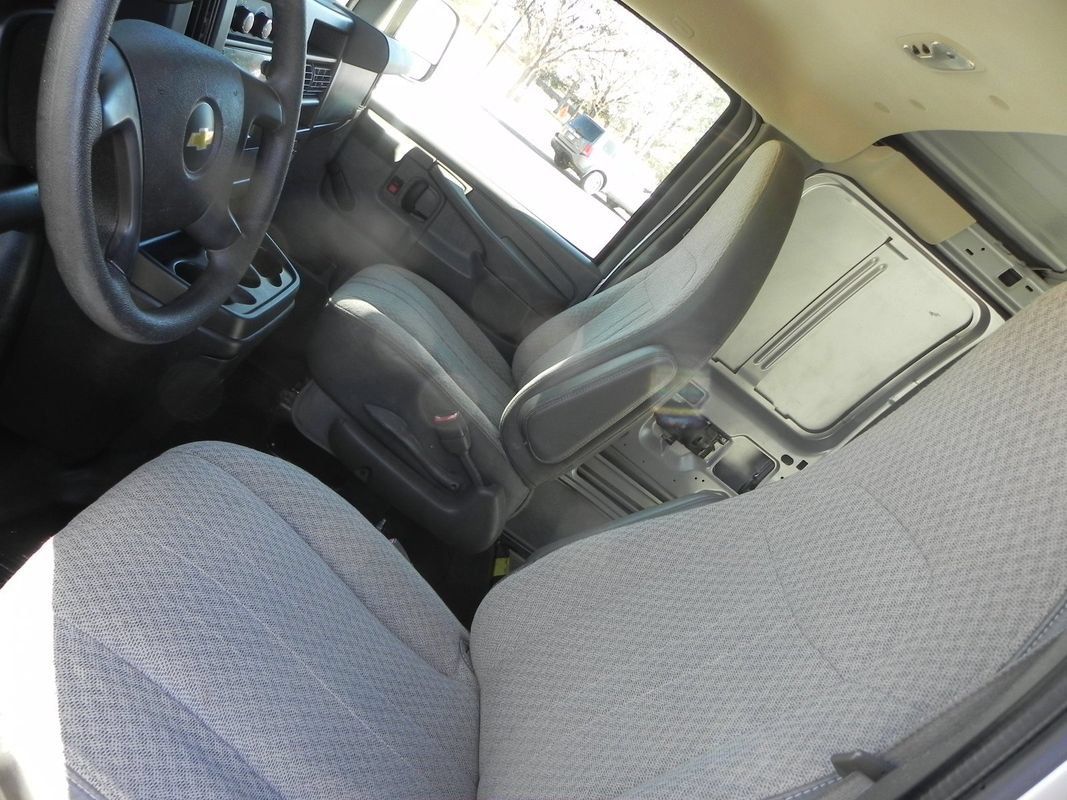 Used 2013 Chevrolet Express 1500 RWD image 13