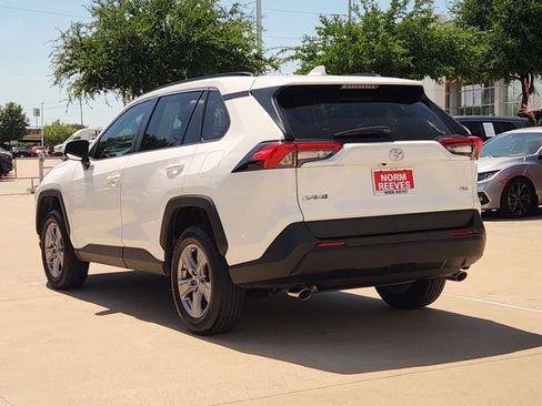 Used 2025 Toyota RAV4 XLE w/ Convenience Package FWD image 4