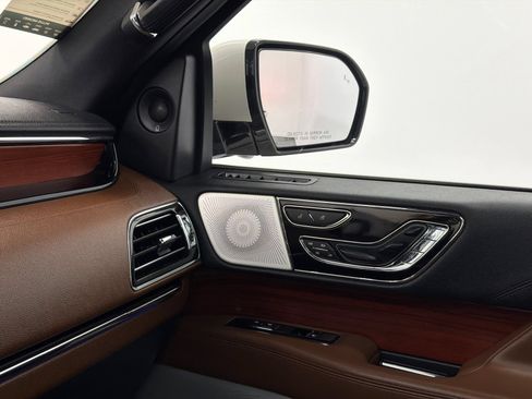 Used 2022 Lincoln Navigator L Reserve AWD/4WD image 36