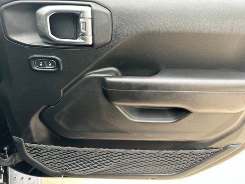 Used 2019 Jeep Wrangler Unlimited Sport S AWD/4WD image 32