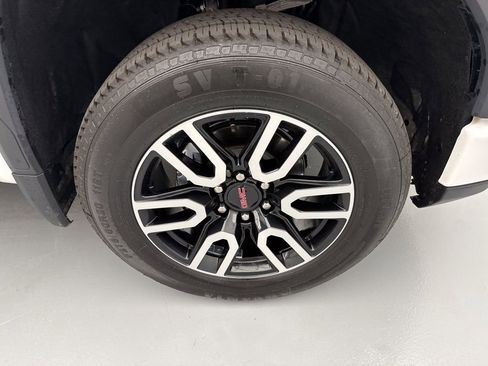 Used 2024 GMC Sierra 1500 AT4 w/ Technology Package AWD/4WD image 13