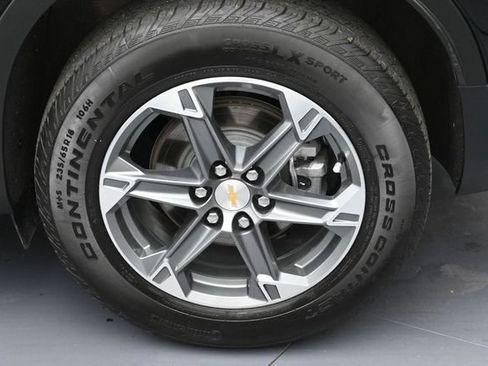 Used 2025 Chevrolet Blazer LT FWD image 8