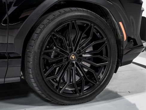 Used 2025 Lamborghini Urus SE AWD/4WD image 54