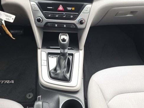 Used 2017 Hyundai Elantra SE image 20
