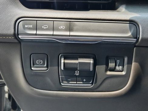 Used 2022 Cadillac Escalade ESV Premium Luxury w/ Performance Package image 37