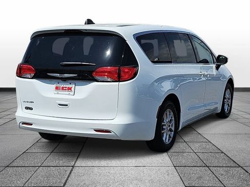 Used 2023 Chrysler Voyager LX FWD image 5