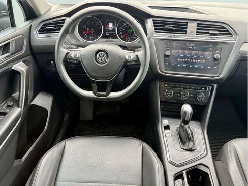 Used 2021 Volkswagen Tiguan SE w/ Panoramic Sunroof Package FWD image 12