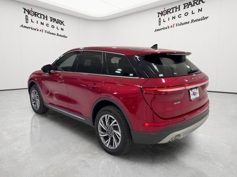 Used 2025 Lincoln Corsair FWD image 3
