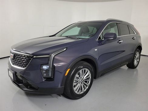 Certified 2025 Cadillac XT4 Premium Luxury image 2