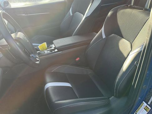 Used 2025 Toyota Camry SE image 2