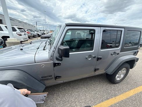 Used 2016 Jeep Wrangler Unlimited Sport AWD/4WD image 4