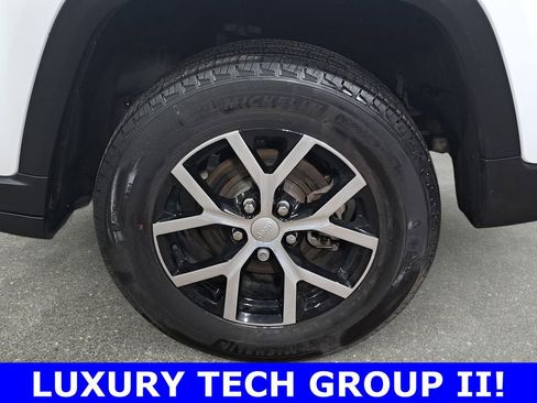 Certified 2024 Jeep Grand Cherokee Limited w/ Luxury Tech Group II image 34