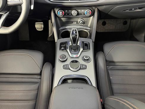 Used 2025 Alfa Romeo Stelvio Sprint AWD/4WD image 16