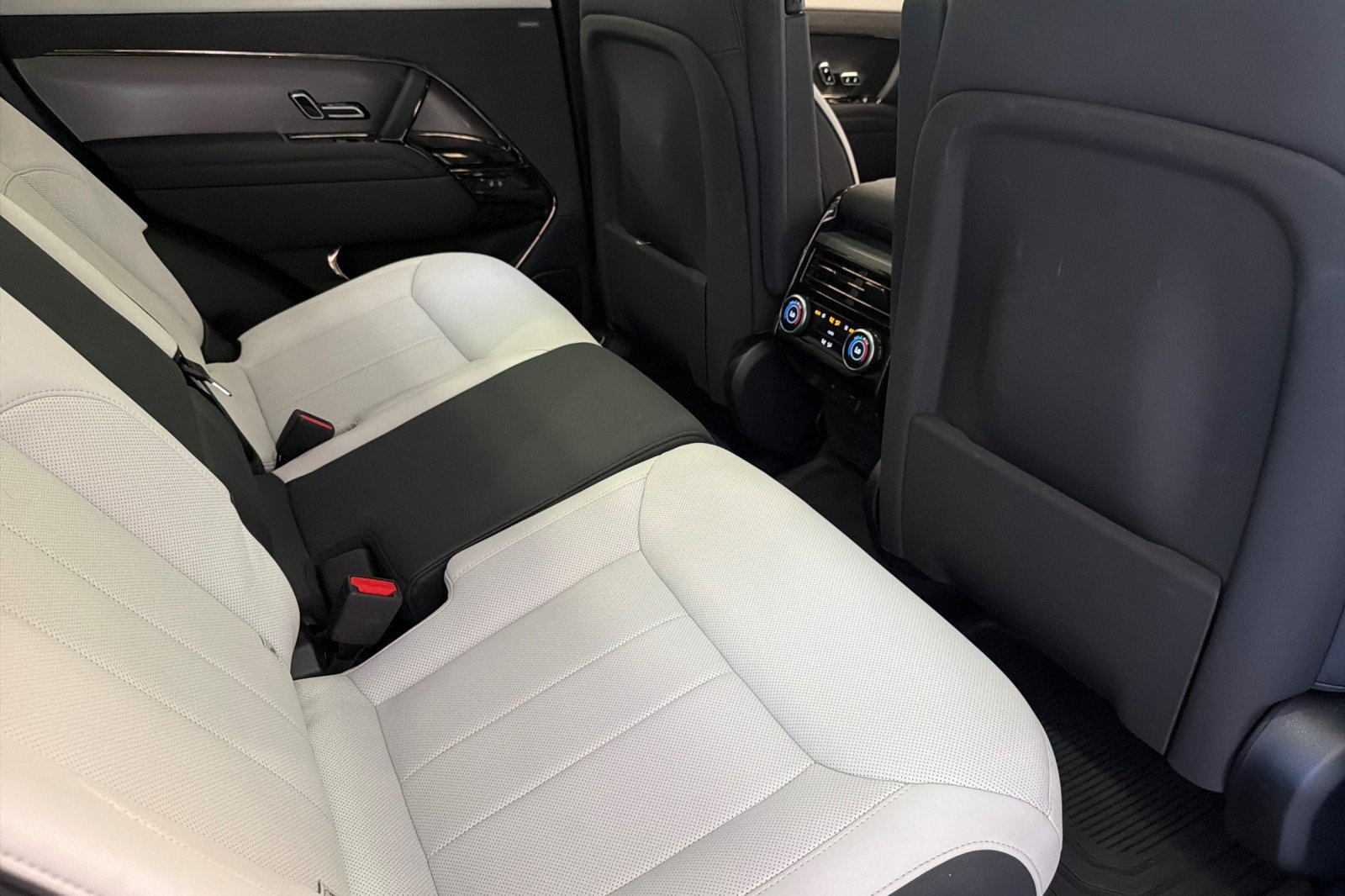 Used 2023 Land Rover Range Rover Sport SE Dynamic AWD/4WD image 33