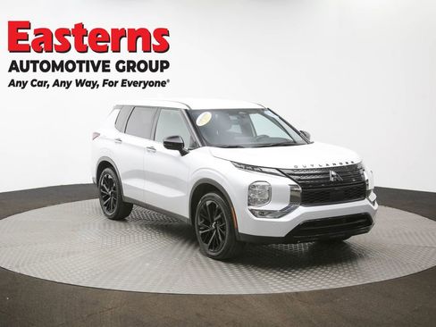 Used 2023 Mitsubishi Outlander SE image 50