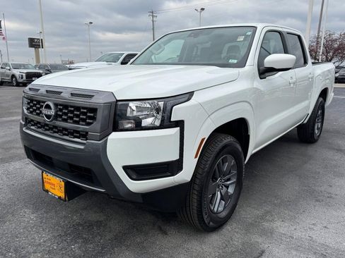 Used 2025 Nissan Frontier SV image 8