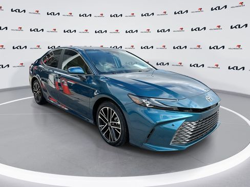 Used 2025 Toyota Camry XLE w/ Premium Plus Package image 1
