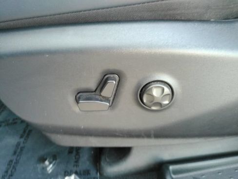 Used 2025 Chrysler Pacifica Select FWD image 15