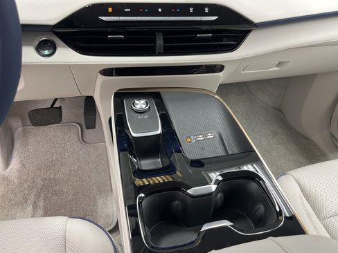 Used 2025 Buick Enclave Avenir image 26