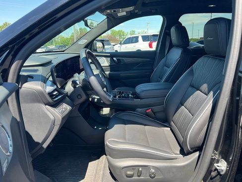 Used 2025 Buick Enclave Avenir w/ Super Cruise Package AWD/4WD image 7
