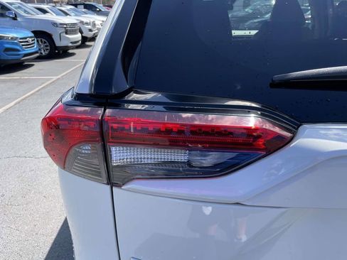 Used 2021 Toyota RAV4 XLE Premium image 28