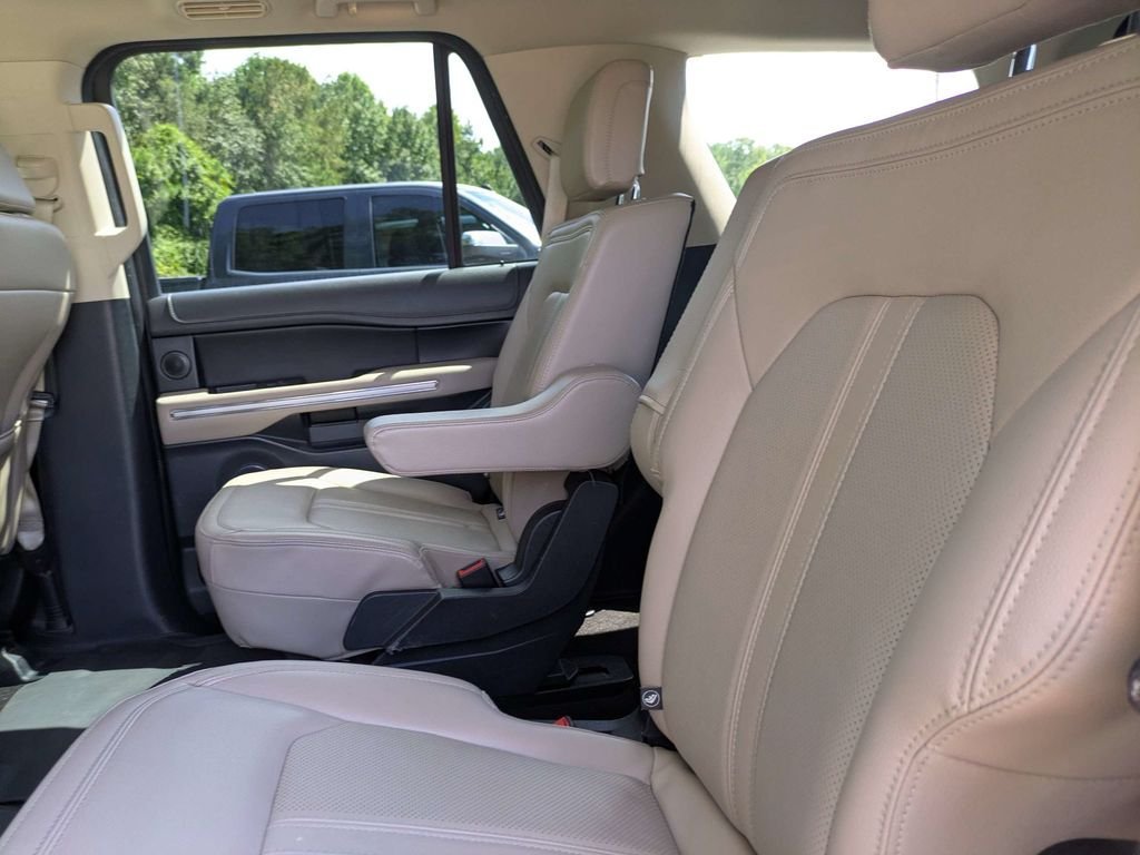 Used 2022 Ford Expedition Limited RWD image 17