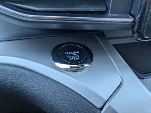 Used 2022 Ford Explorer XLT w/ Equipment Group 202A image 21