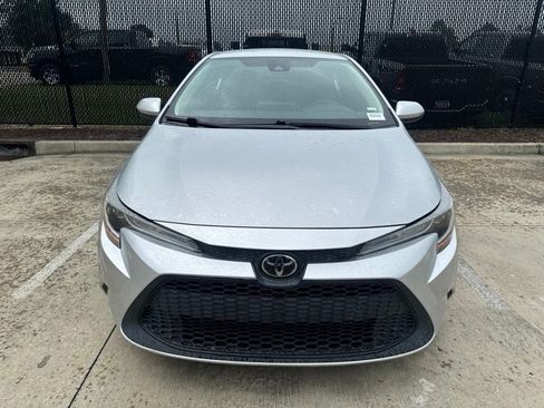 Used 2021 Toyota Corolla LE FWD image 3