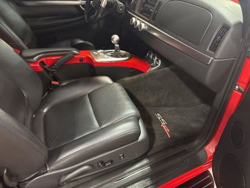 Used 2005 Chevrolet SSR w/ Preferred Equipment Group RWD image 24