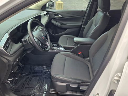 Certified 2025 Buick Encore GX Preferred FWD image 22