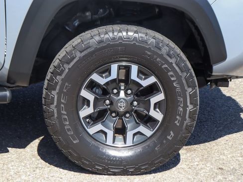 Used 2020 Toyota Tacoma TRD Off-Road AWD/4WD image 41