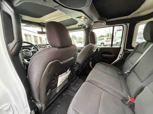 Used 2022 Jeep Wrangler Unlimited Rubicon 4xe w/ Cold Weather Group AWD/4WD image 23