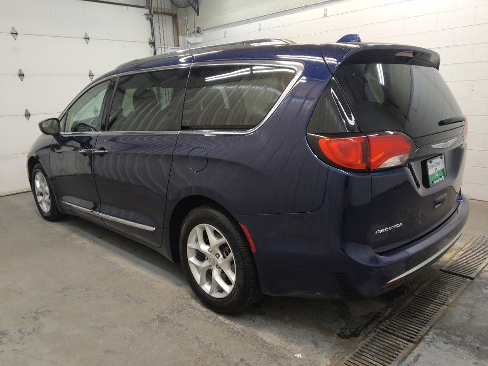 Used 2018 Chrysler Pacifica Touring-L w/ Tire & Wheel Group FWD image 3