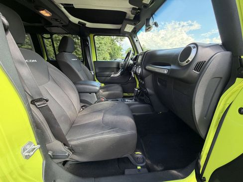 Used 2016 Jeep Wrangler Unlimited Rubicon AWD/4WD image 31