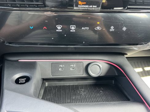 New 2026 Nissan Sentra SR w/ Floor Mat Package FWD image 7