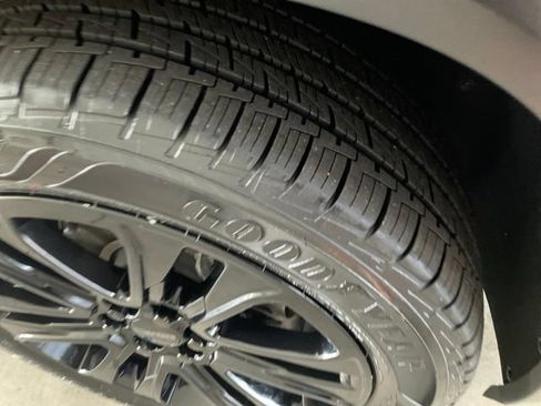 Used 2023 GMC Acadia SLT w/ Elevation Edition FWD image 28
