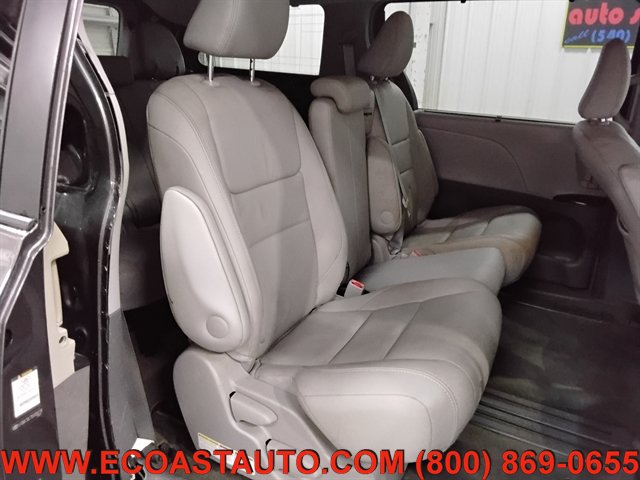 Used 2015 Toyota Sienna XLE w/ XLE Navigation Package FWD image 16