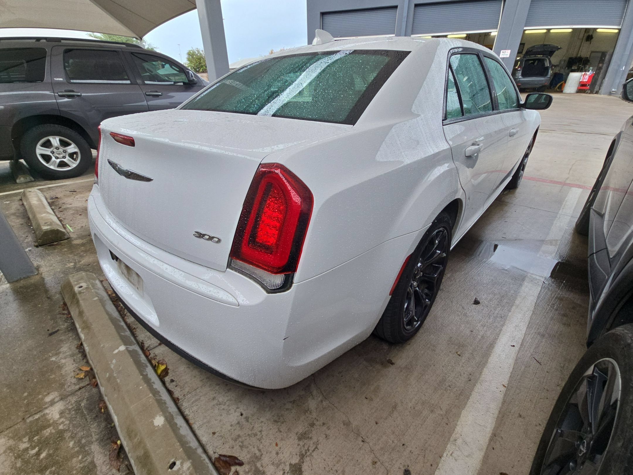Used 2019 Chrysler 300 Touring w/ Sport Appearance Package RWD image 2