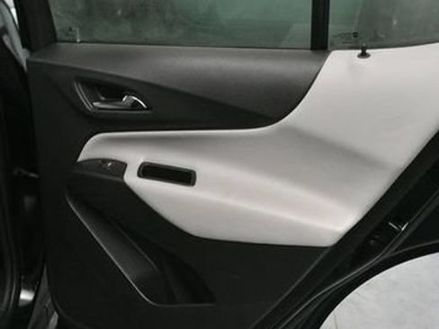 Used 2022 Chevrolet Equinox LT FWD image 16