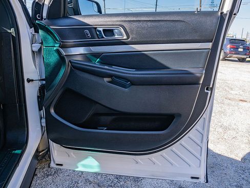 Used 2018 Ford Explorer XLT w/ Equipment Group 202A image 13